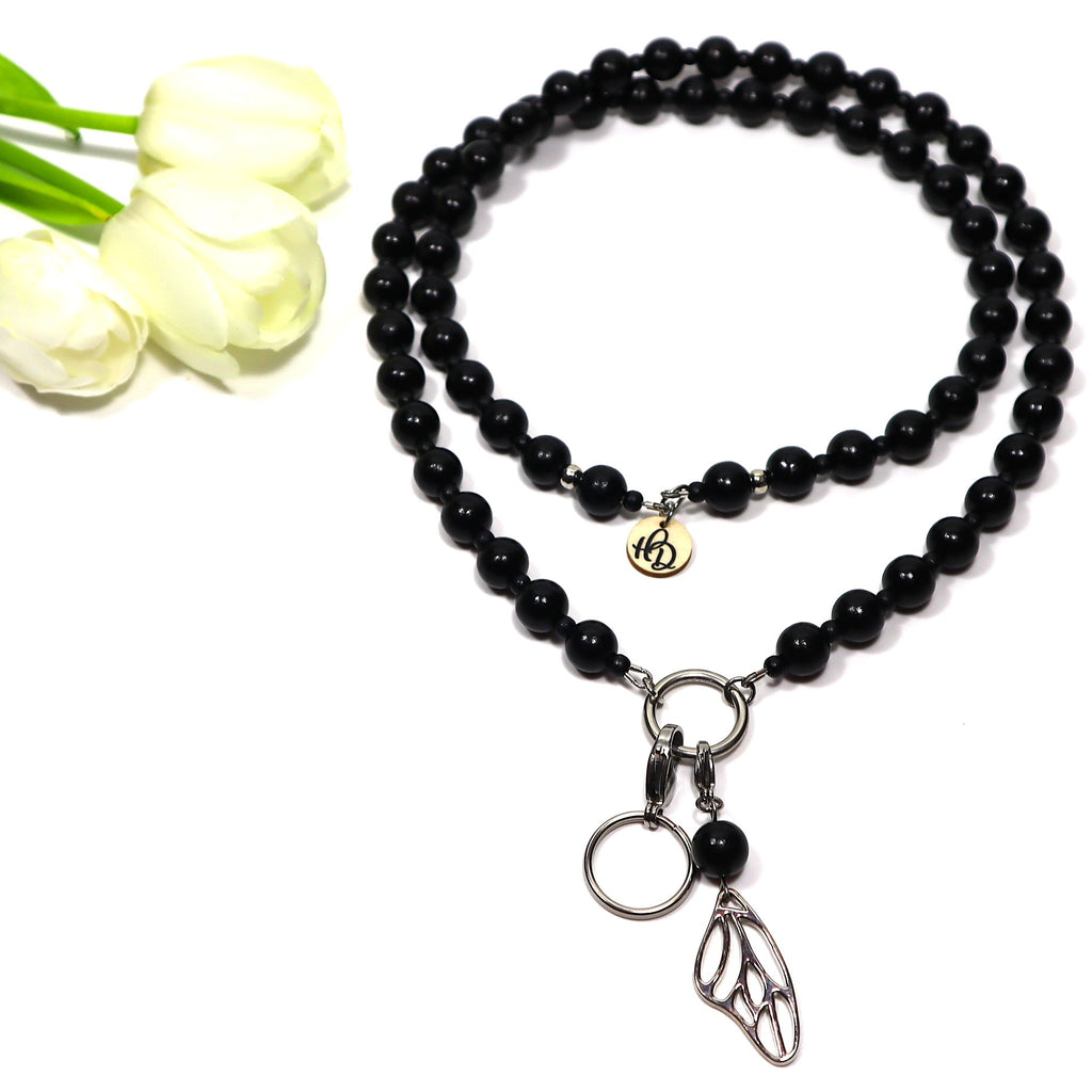 Lakritsi-avainnauha puuhelmistä – suomalaista käsityötä