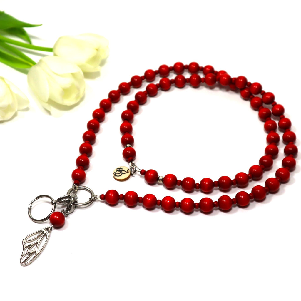 Mansikka-avainnauha puuhelmistä – suomalaista käsityötä