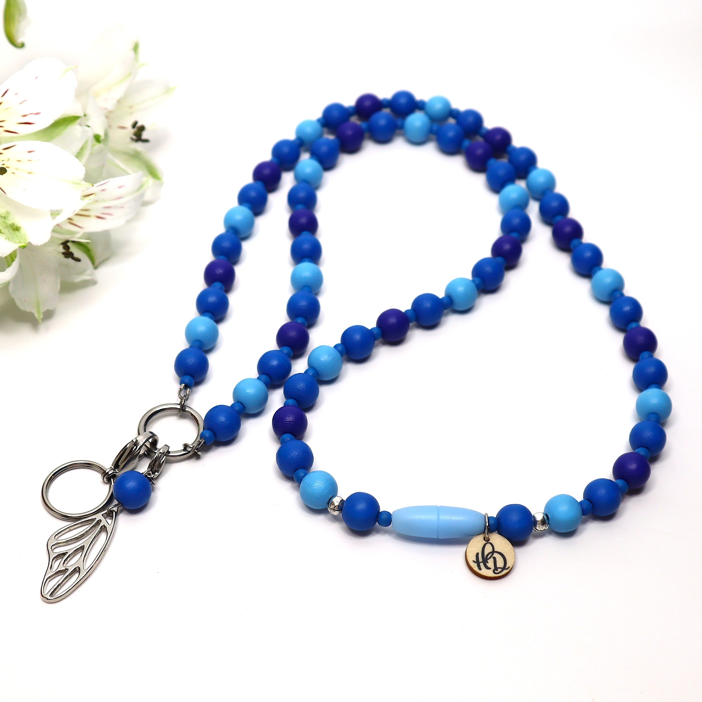 Mustikka-avainnauha – kaunis avainkaulanauha puuhelmistä turvalukolla