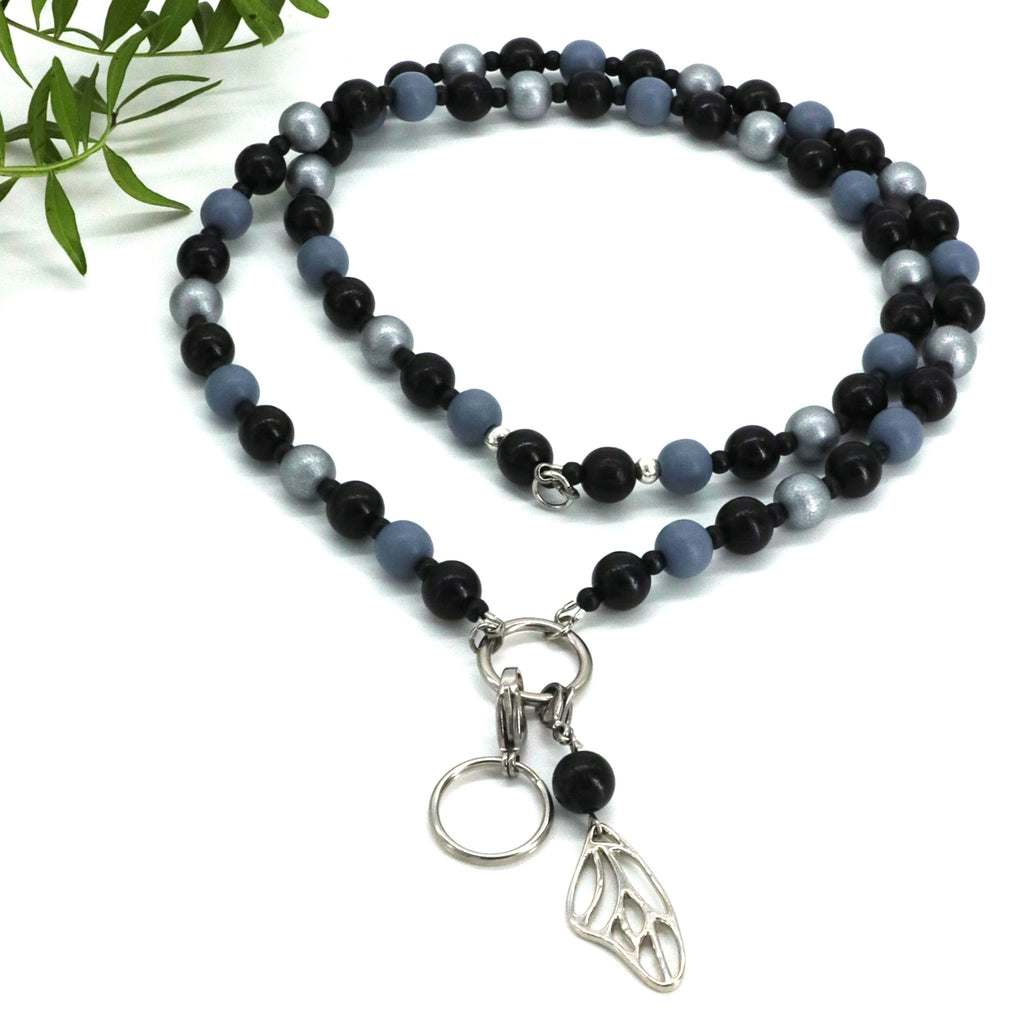 Salmiakki-avainnauha puuhelmistä – suomalaista käsityötä