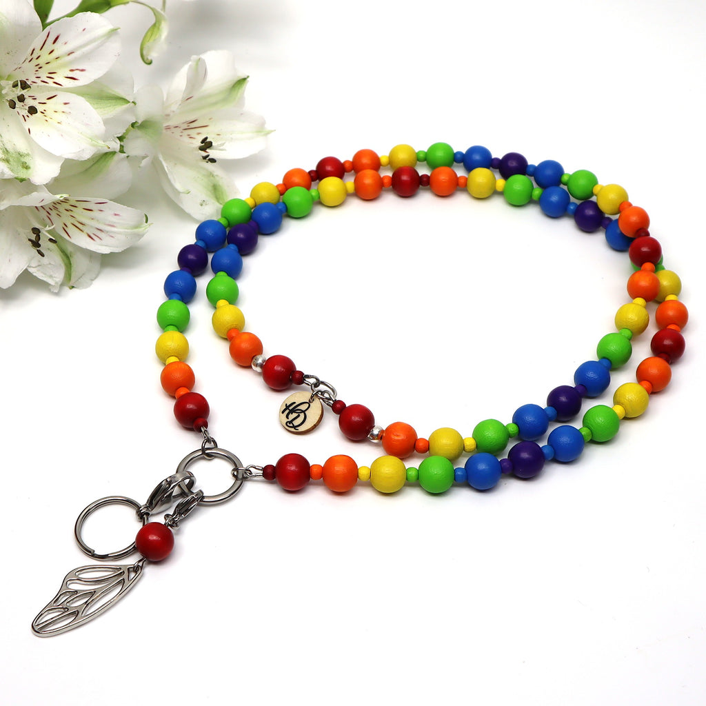 Sateenkaari-avainnauha puuhelmistä – kotimainen avainkaulanauha