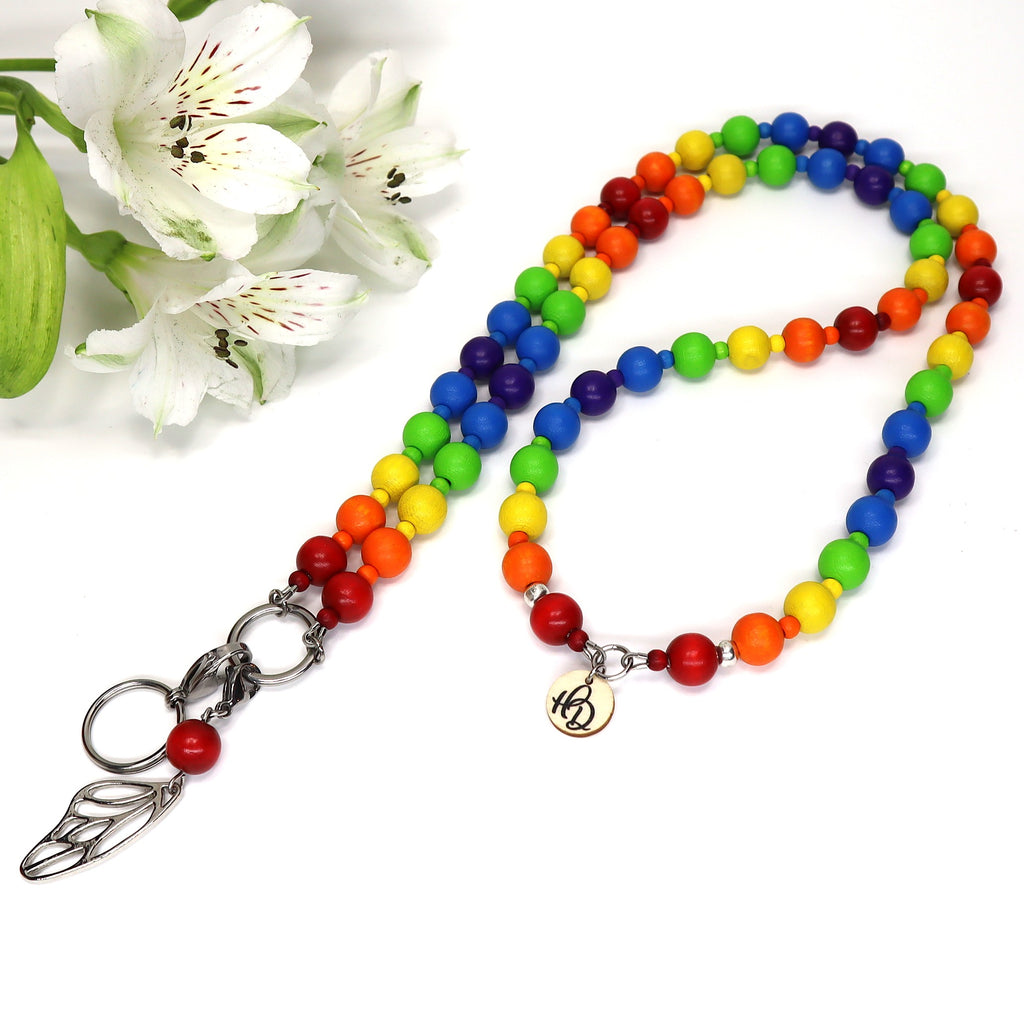 Sateenkaari-avainnauha puuhelmistä – värikäs avainkaulanauha