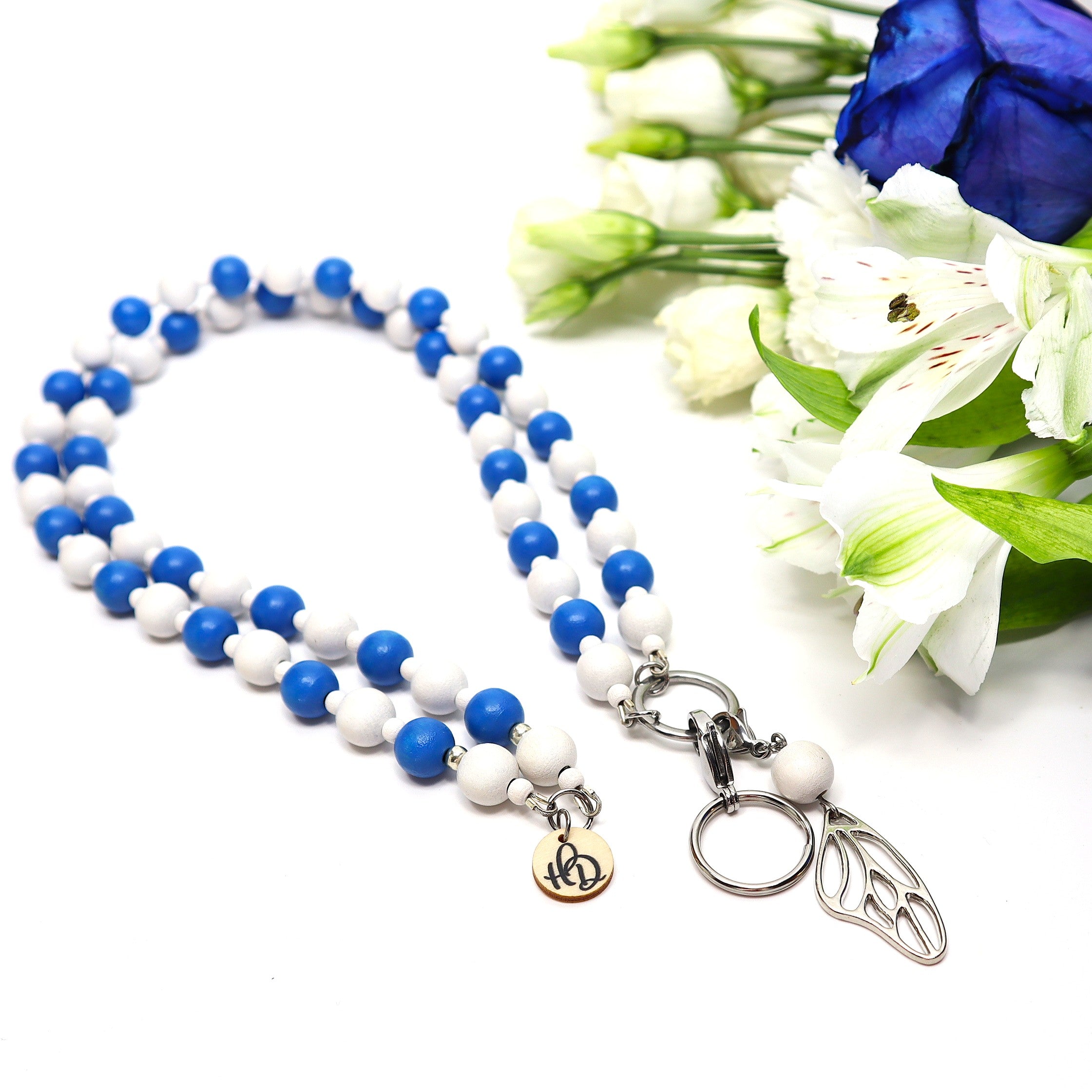 Suomi-avainnauha puuhelmistä – kaunis avainkaulanauha