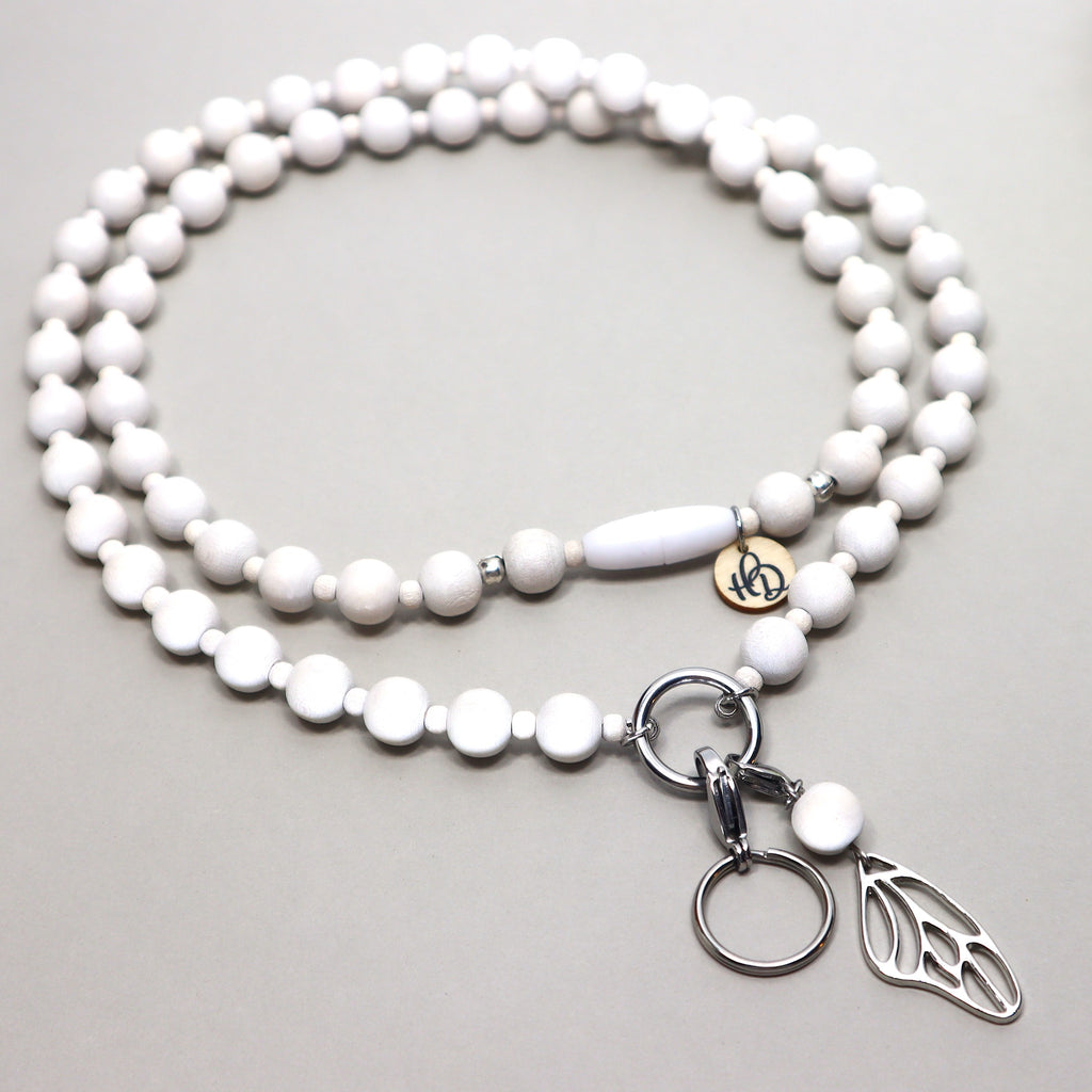 Vanilja-avainnauha puuhelmistä turvalukolla – suomalaista käsityötä