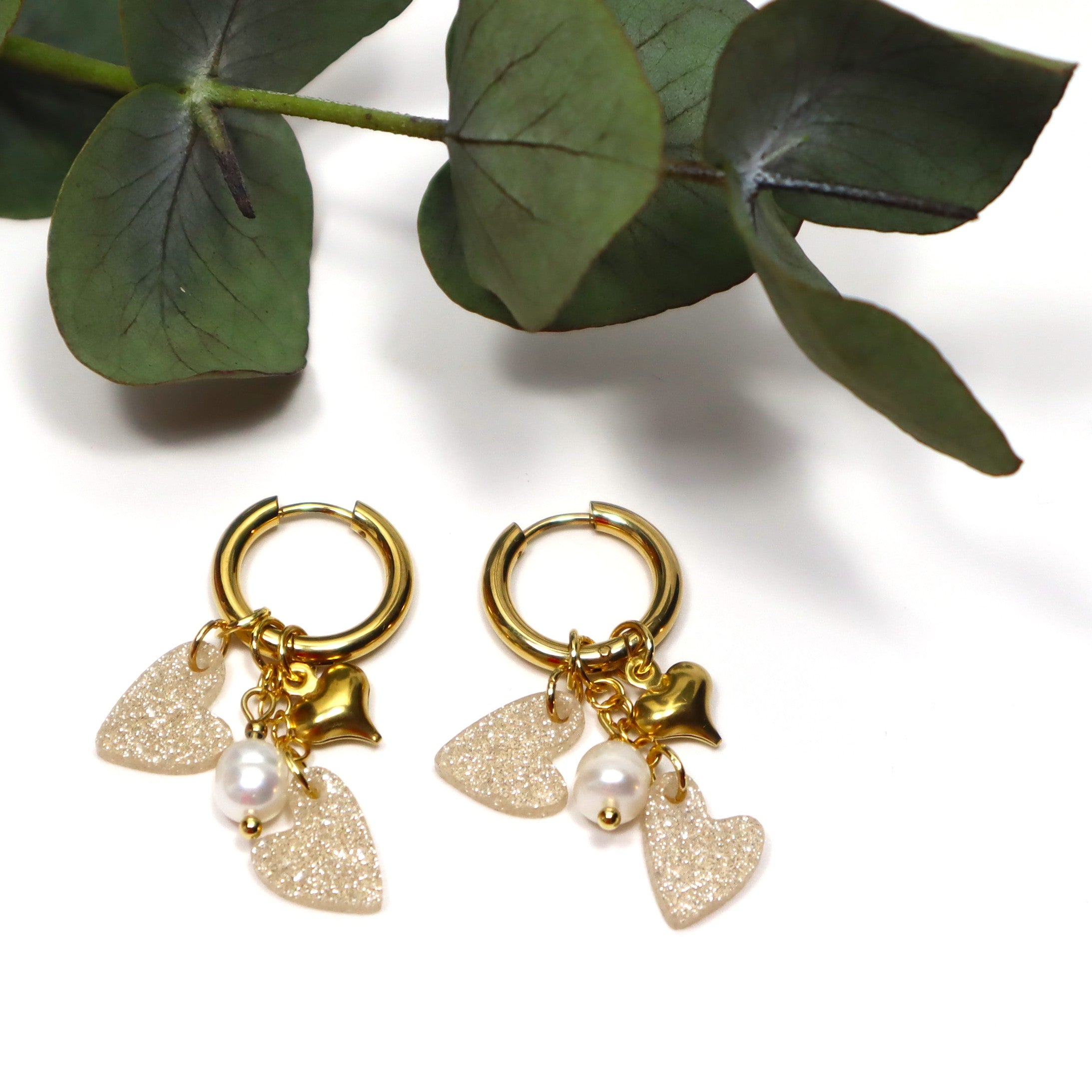 Laadukkaat Edla-rengaskorvakorut kullattua kirurginterästä