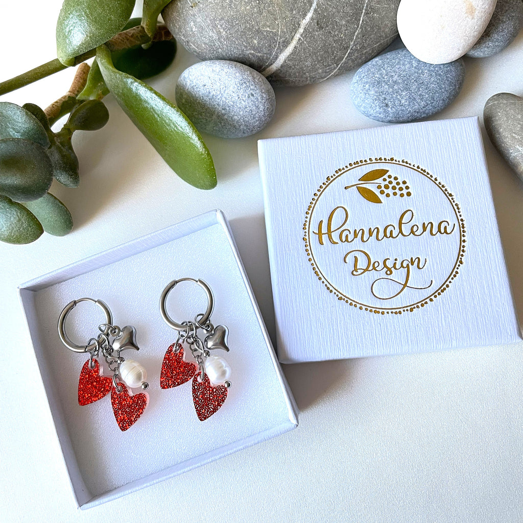 Edla-rengaskorvakorut huggie-renkailla lahjarasiassa