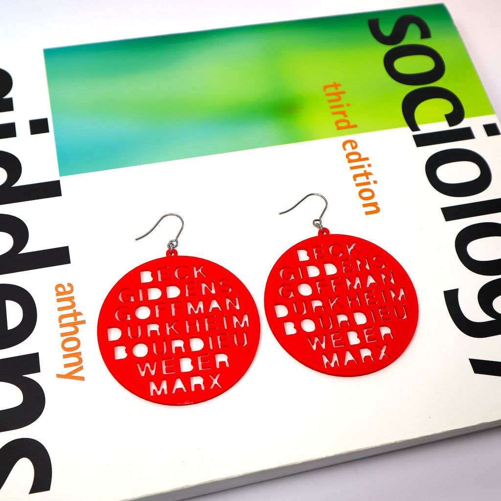 Punaiset Habitus-korvakorut koukuilla – näyttävät statement-korvikset