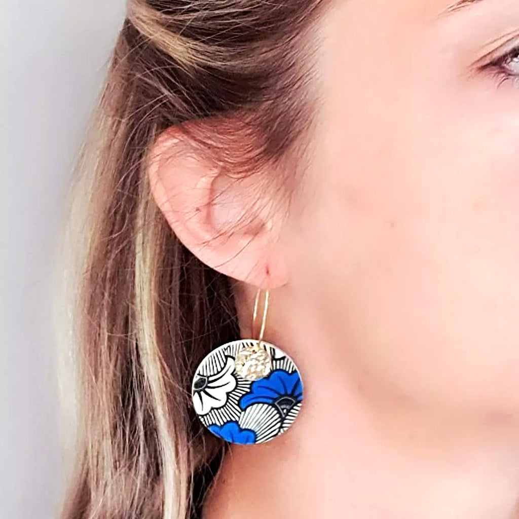 Joie-korvakorut korvassa – ranskalaiset design-korvikset