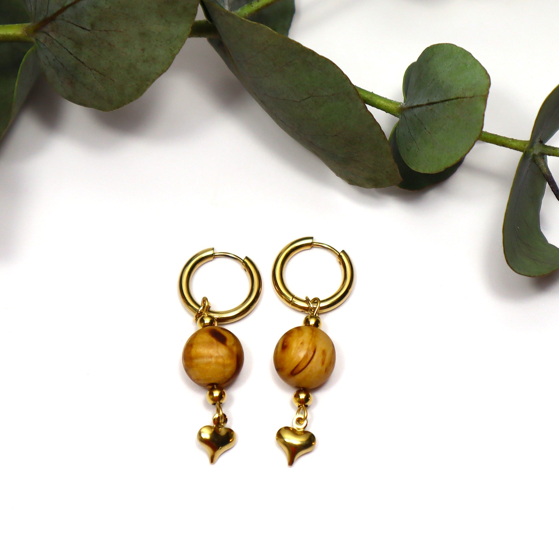 Laadukkaat Lovisa-rengaskorvakorut huggie-renkailla ja visakoivuhelmillä