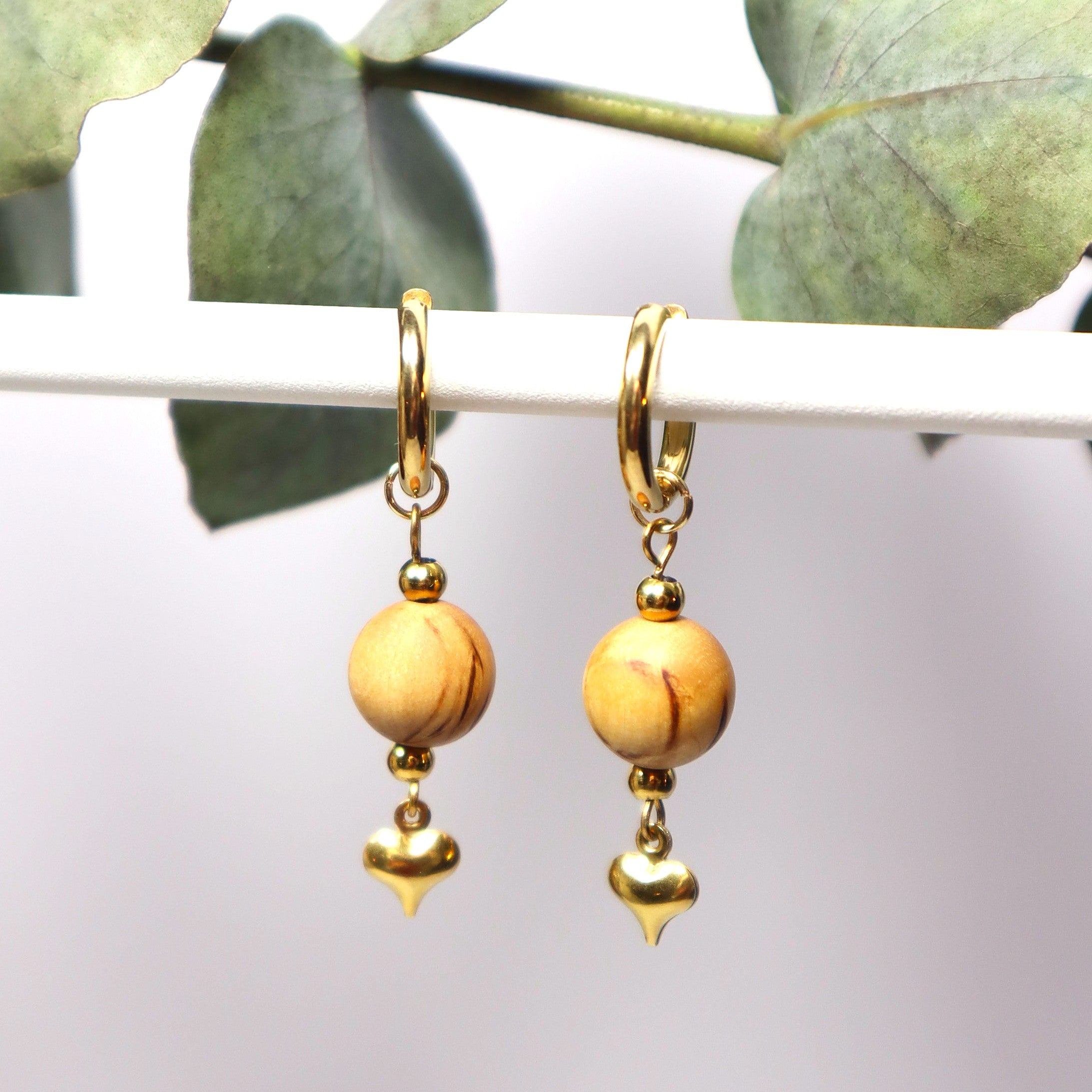 Lovisa-rengaskorvakorut huggie-renkailla kirurginterästä ja suomalaista visakoivua