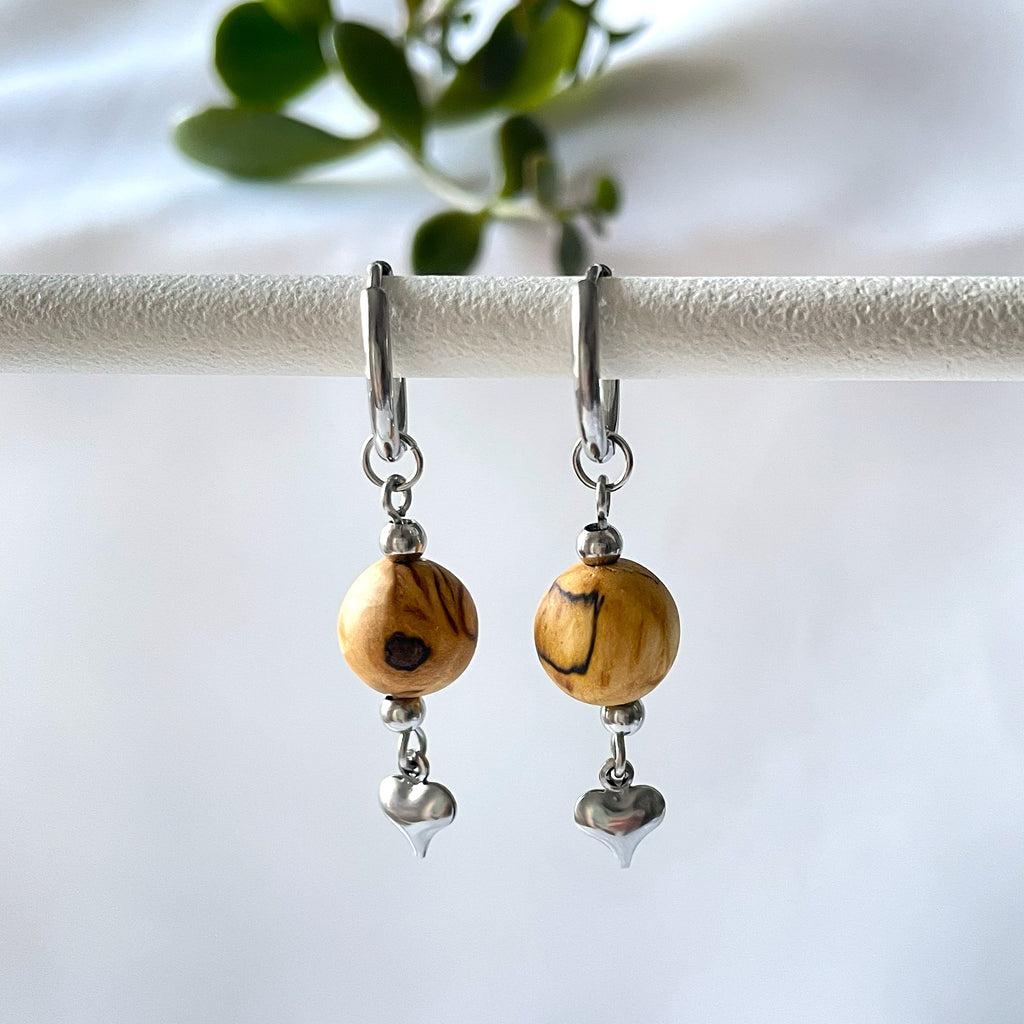 Kotimaiset Lovisa-rengaskorvakorut kirurginterästä ja suomalaista visakoivua