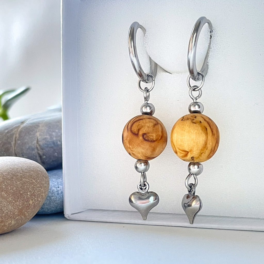 Lovisa-rengaskorvakorut huggie-renkailla kirurginterästä ja suomalaista visakoivua