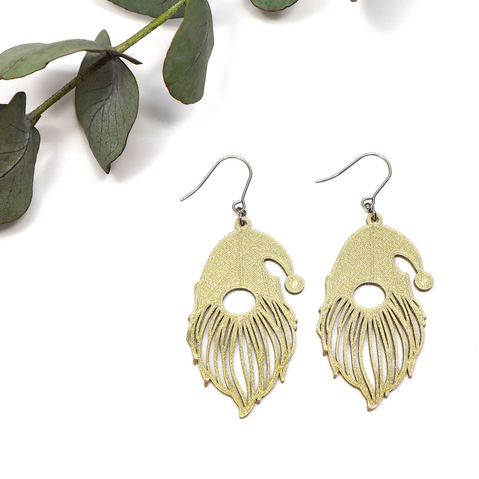 Kullanväriset Noel-korvakorut koukuilla – suomalaiset design-korvikset