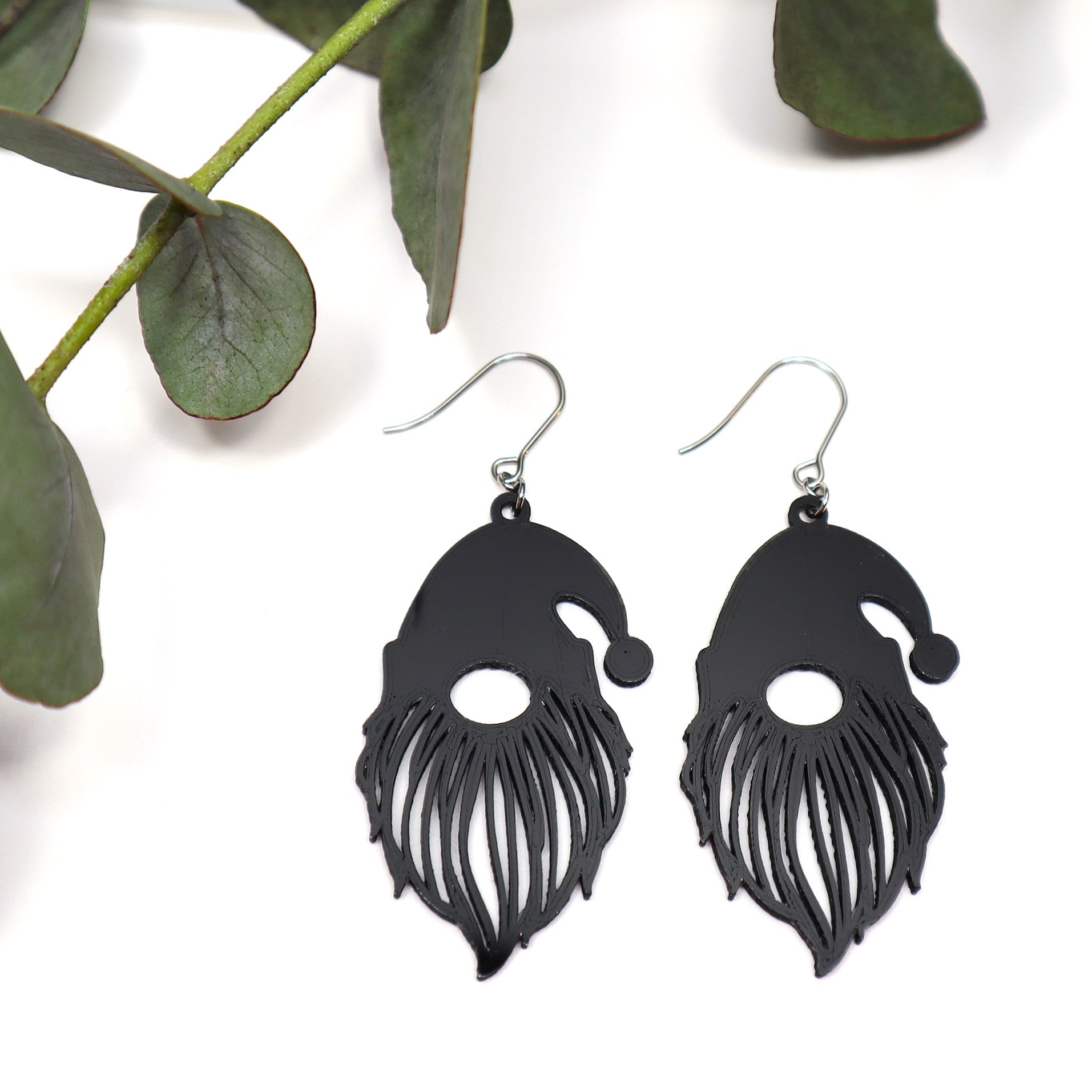 Mustat Noel-korvakorut koukuilla – suomalaiset design-korvikset