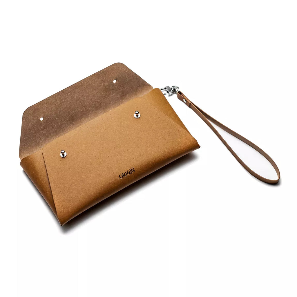 Konjakinvärinen pikkulaukku avattuna – ranskalaista käsityötä