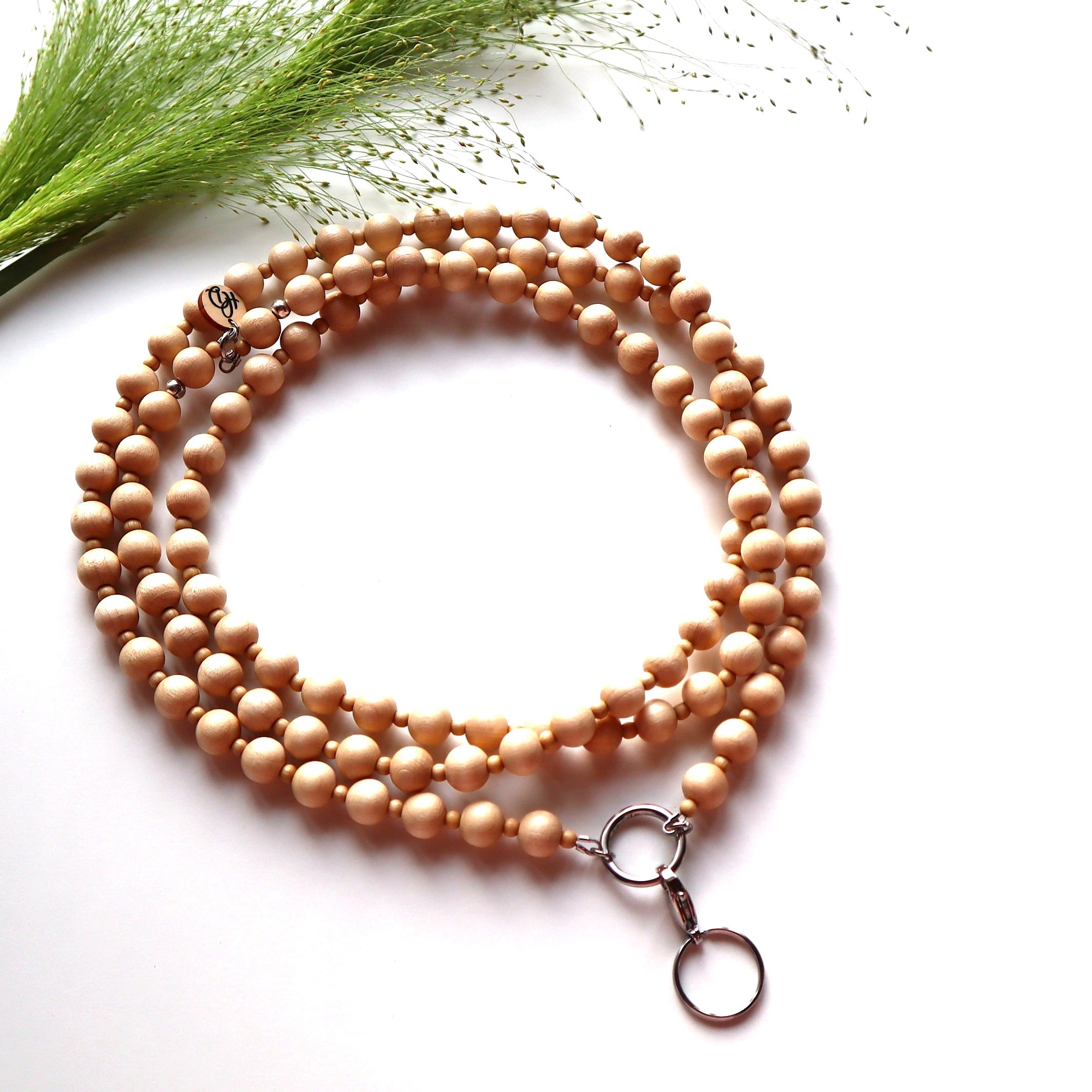 Kaisla-avainnauha puuhelmistä – ekologinen crossbody-avainkaulanauha