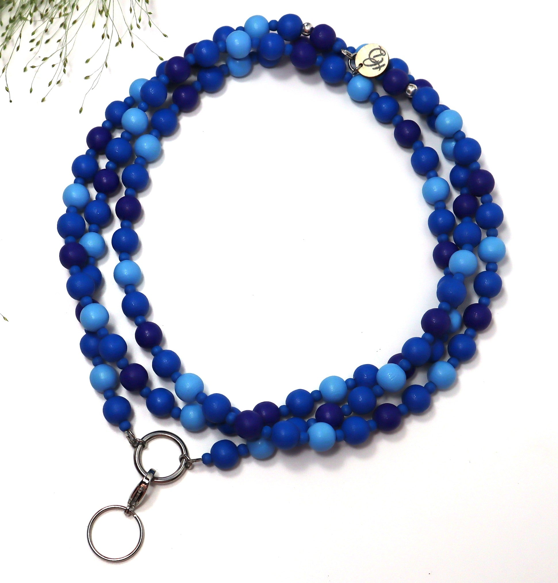 Mustikka-avainnauha puuhelmistä – kotimainen crossbody-avainkaulanauha