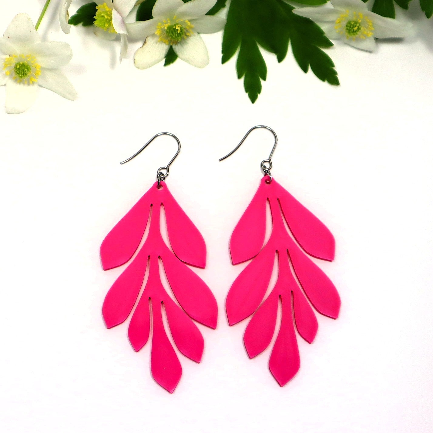 Pinkit Selja-korvakorut koukuilla – suomalaiset design-korvikset