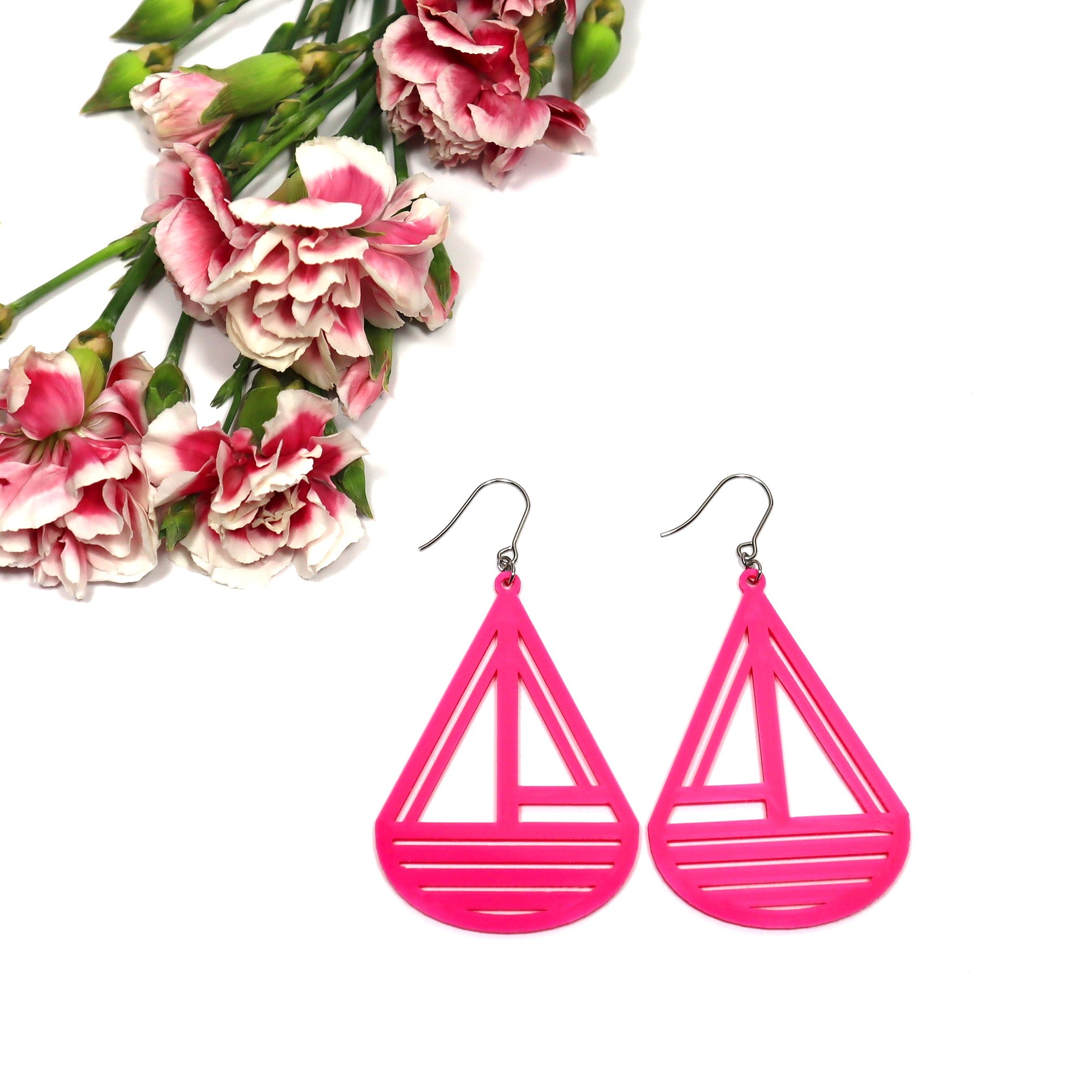 Isot pinkit Styyrpuur-korvakorut koukuilla – suomalaiset design-korvikset