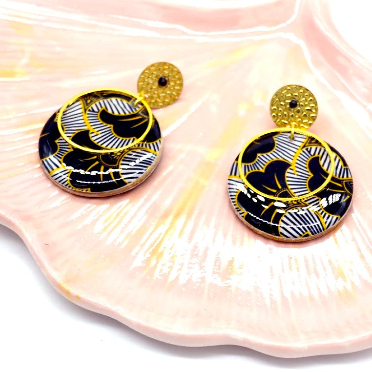 Unique-korvakorut koruhartsista – käsityötä pienyrittäjältä