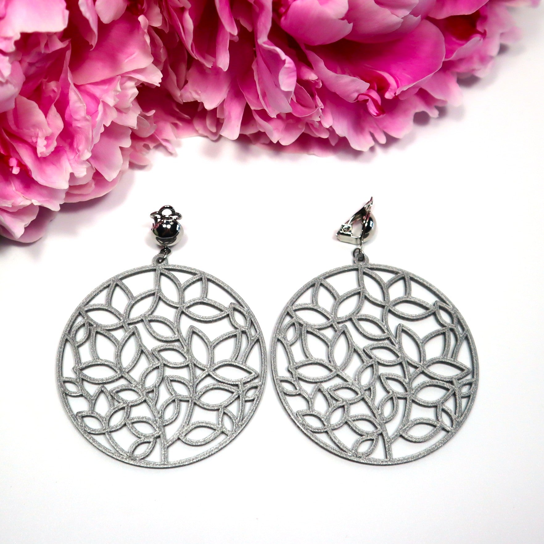 Hopeanväriset Verso-korvakorut klipseillä – ekologiset design-korvikset