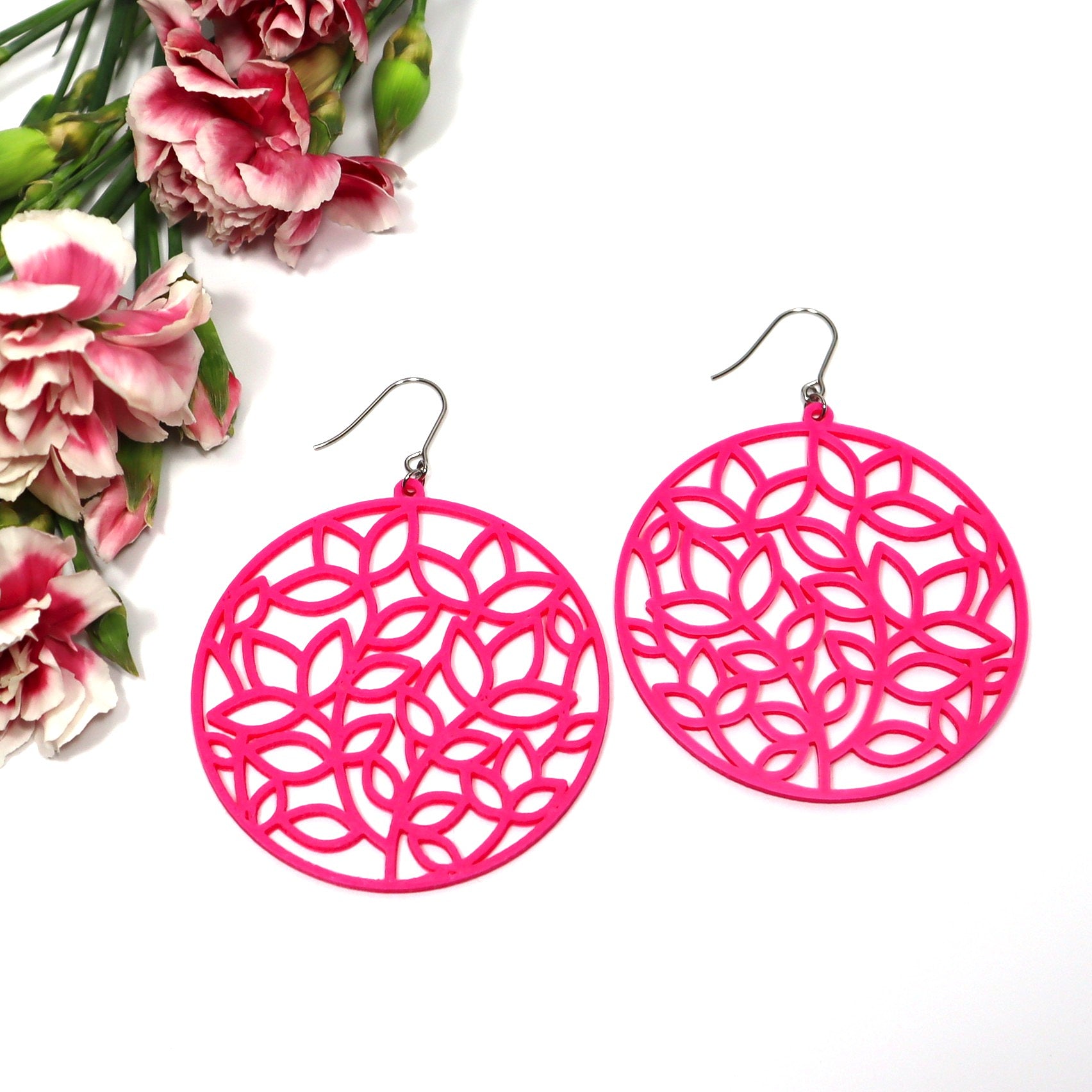 Pinkit Verso-korvakorut koukuilla – suomalaiset design-korvikset